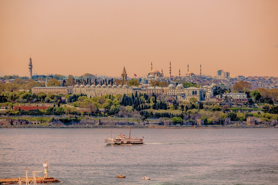 Luxury Bosphorus Sunset Yacht Cruise from Istanbul 7