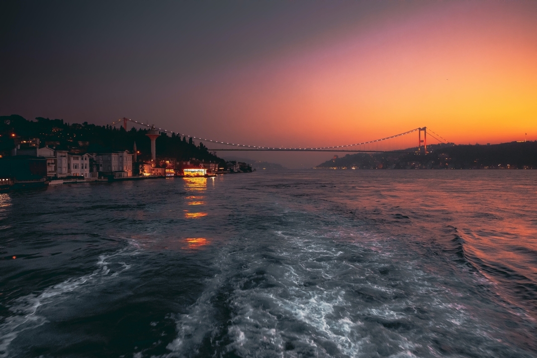 Luxury Bosphorus Sunset Yacht Cruise from Istanbul 8