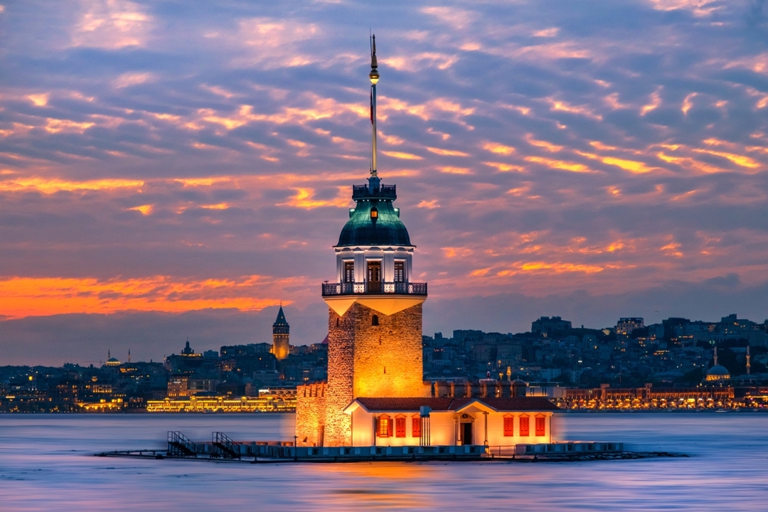 Luxury Bosphorus Sunset Yacht Cruise from Istanbul 9