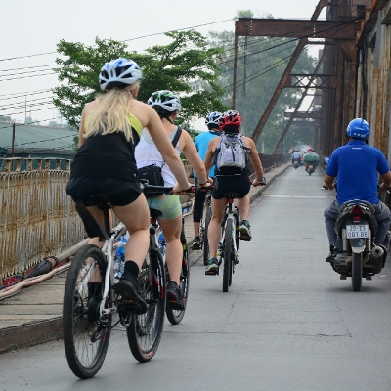SUNSET HANOI CITY BICYCLE TOUR 9