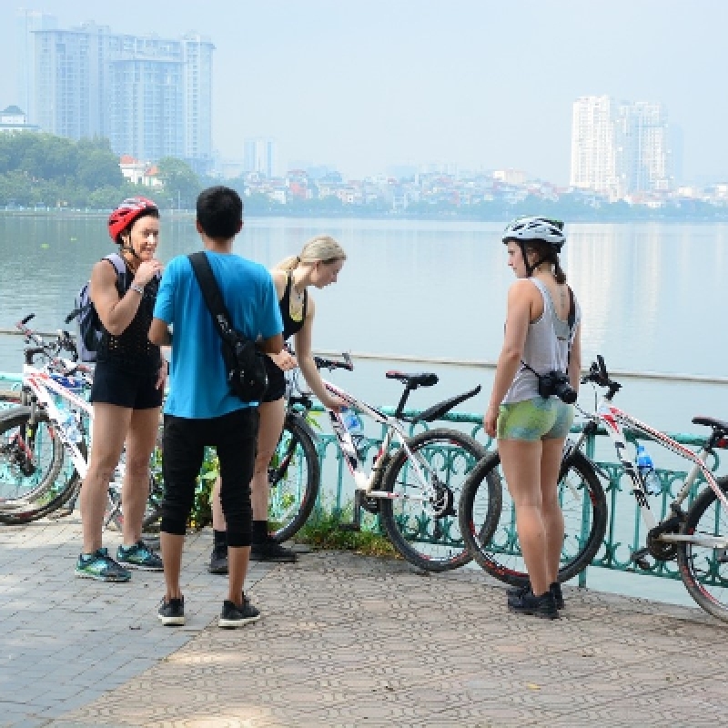 SUNSET HANOI CITY BICYCLE TOUR 10