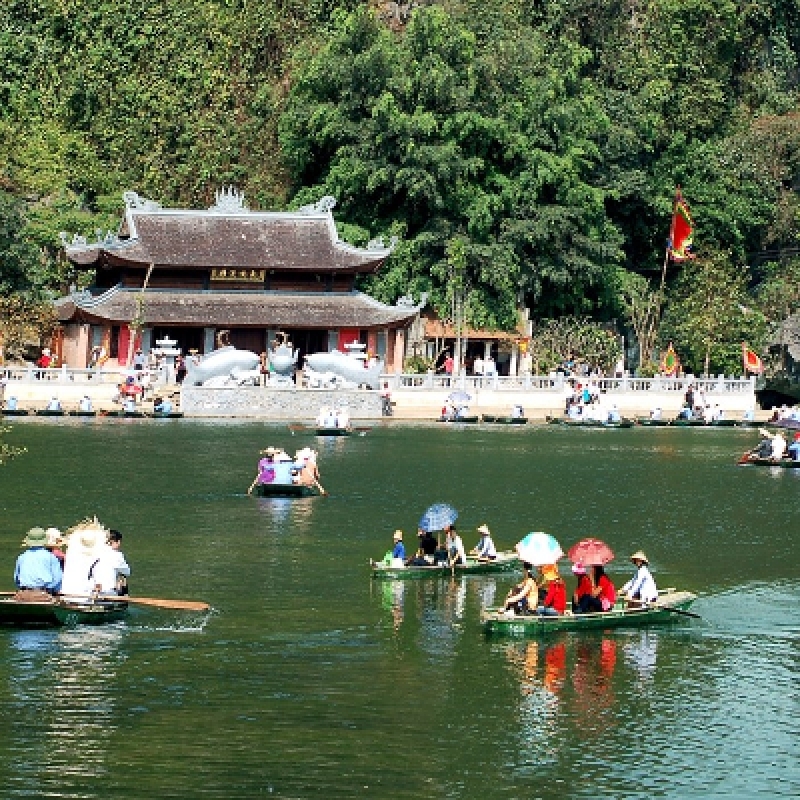 Luxury Bai Dinh Pagoda and Trang An Small Group Day Tour by Limousine 2