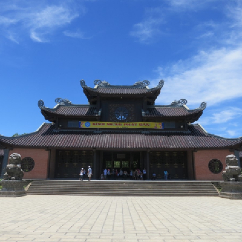 Luxury Bai Dinh Pagoda and Trang An Small Group Day Tour by Limousine 7