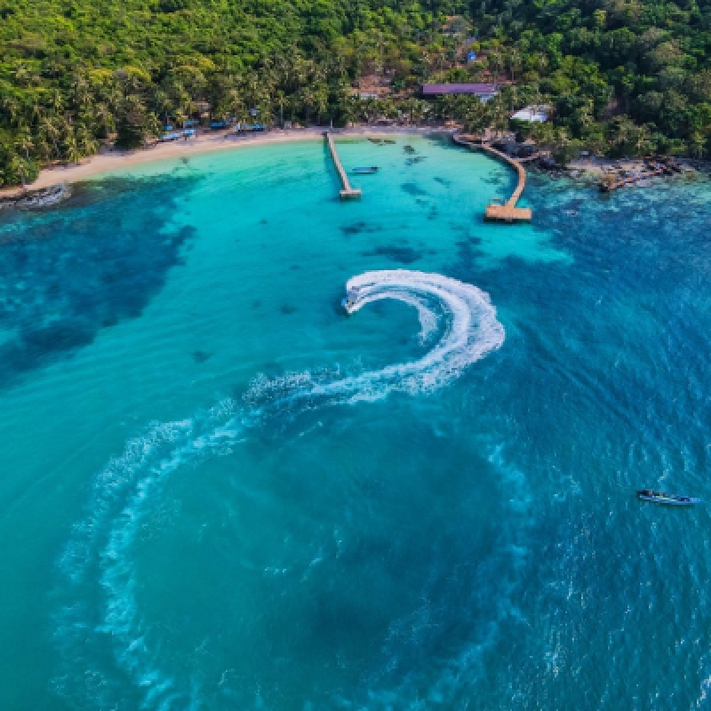 Phu Quoc Cable Car and Islands Adventure Aquatopia Snorkel Boat Tour 8