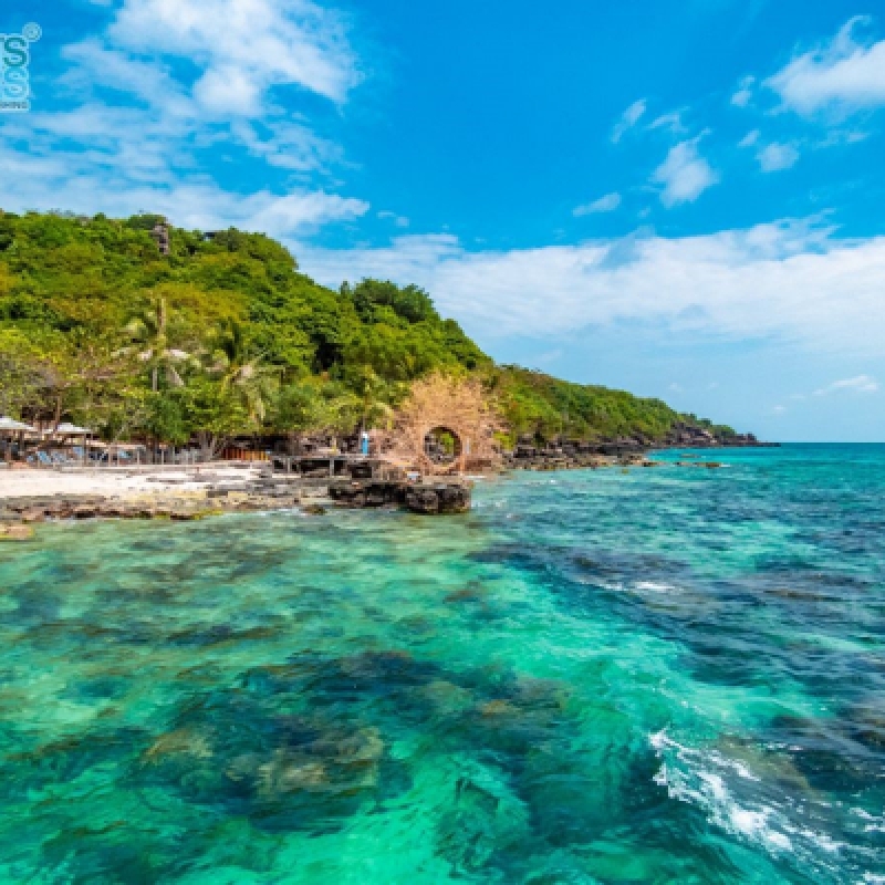 Phu Quoc Cable Car and Islands Adventure Aquatopia Snorkel Boat Tour 9