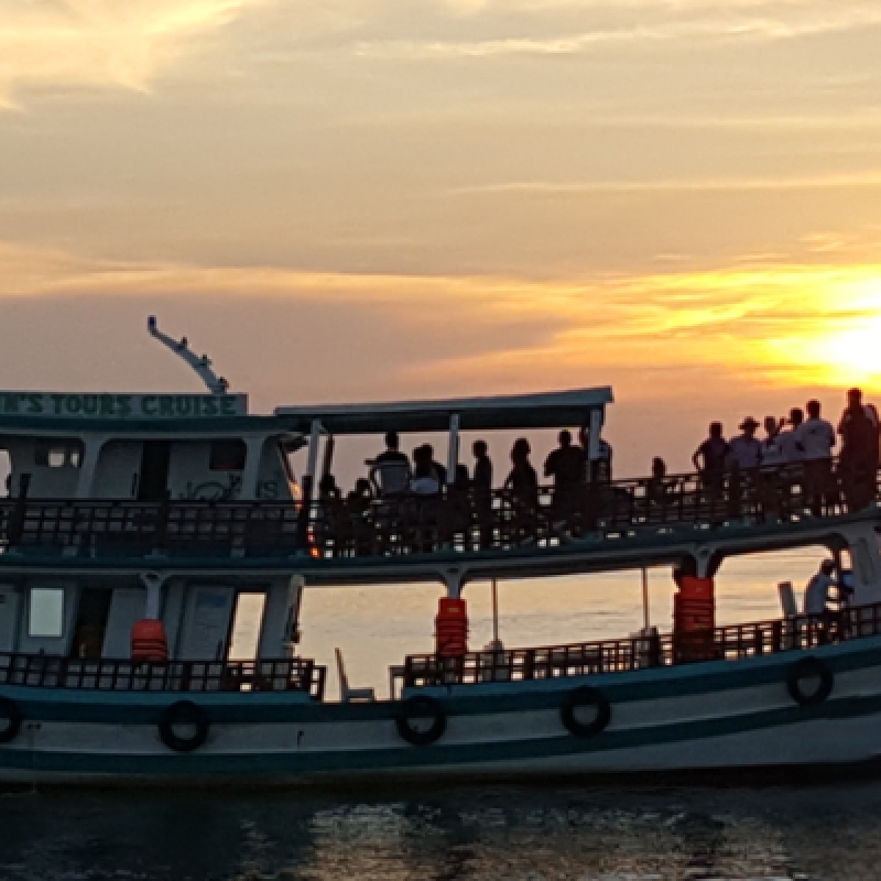 Squid Fishing Sunset and Night Dinner Cruise Phu Quoc with Pickup 4