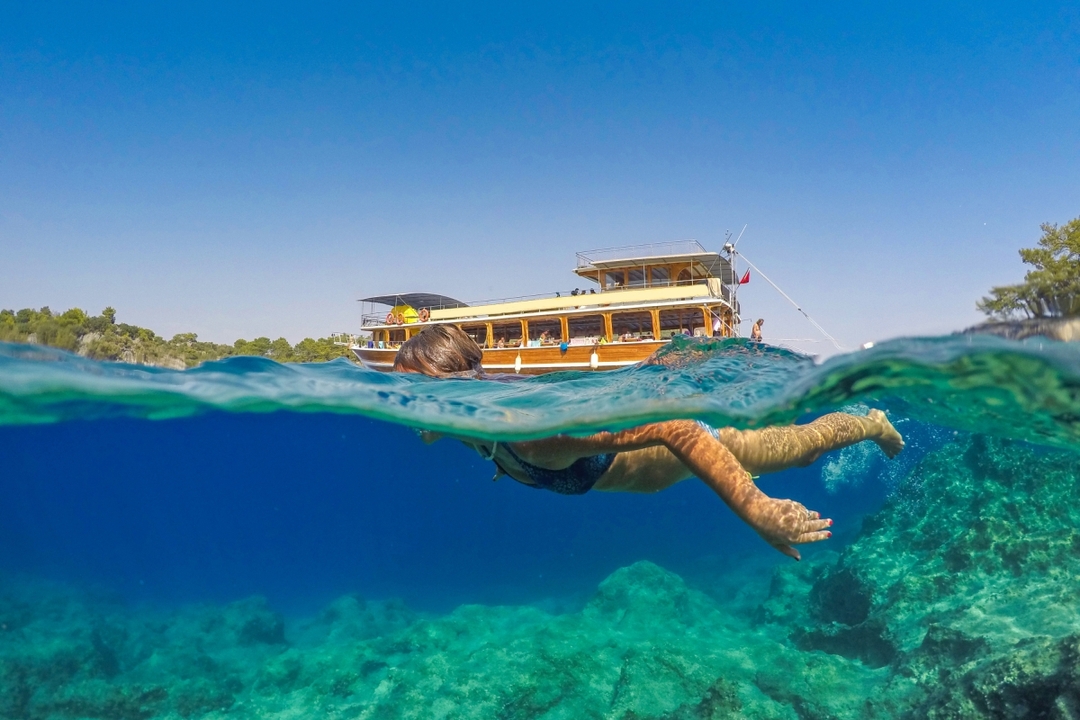 Daily Kusadasi Boat Cruise from Izmir | Relaxing Bays & Swimming Tour with Lunch 2
