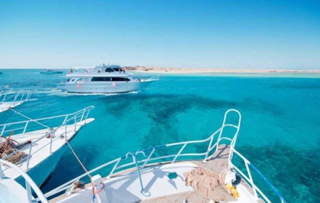 Egypt: 7-Hour Scenic Hurghada Boat Trip with Snorkeling and Lunch 2