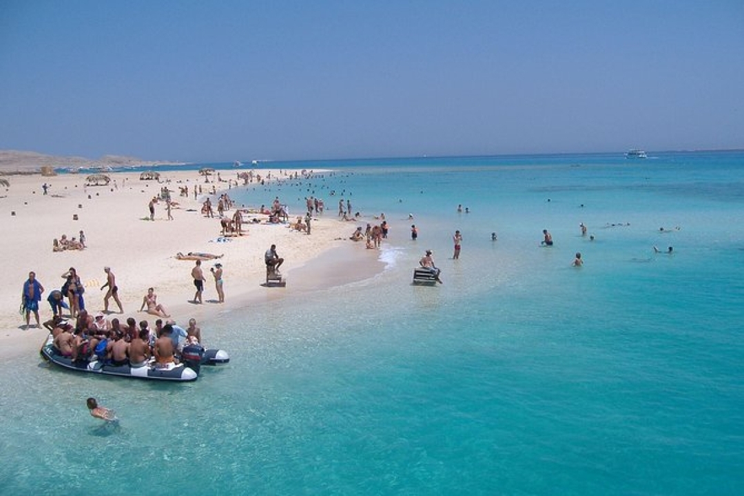 Egypt: 7-Hour Scenic Hurghada Boat Trip with Snorkeling and Lunch 7