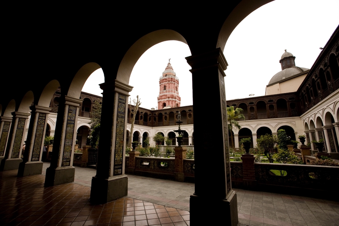 Lima City Tour, Chatedral, Convent of Santo Domingo and Larco Museum Half Day 6