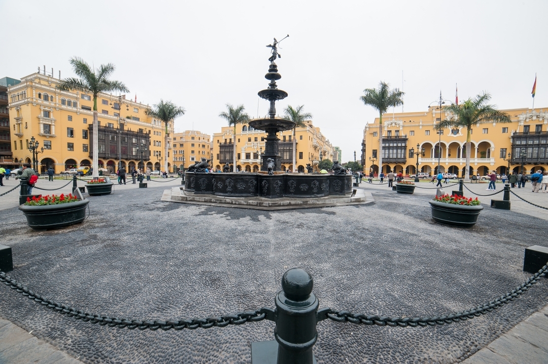 Larco Museum, Pisco Tavern & Magic Water Circuit Evening Tour 4