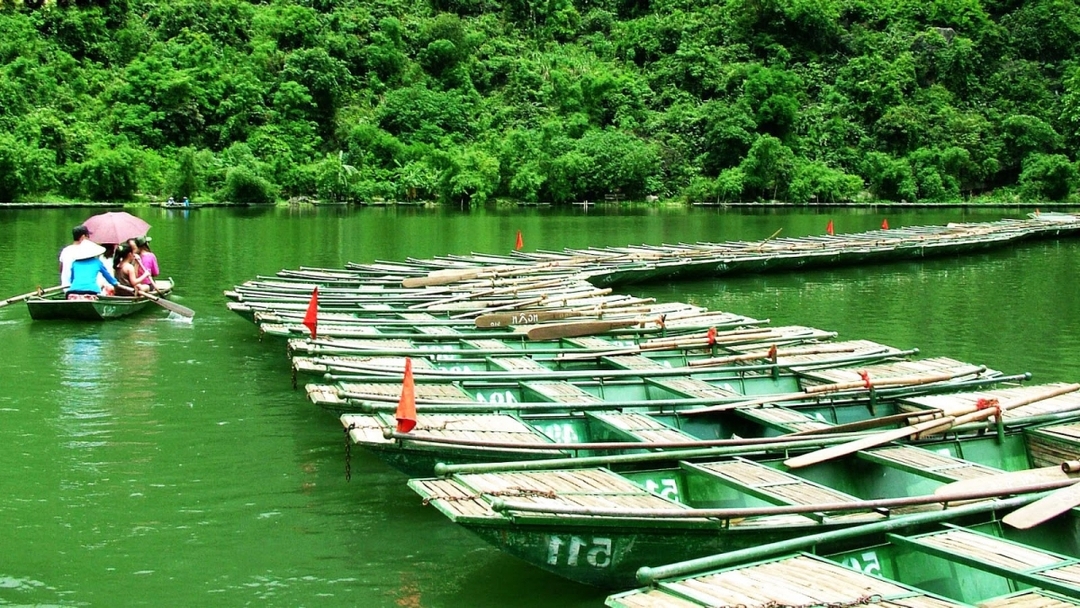 BAI DINH AND TRANG AN ECO JOINING TOUR WITH MUA CAVE 3