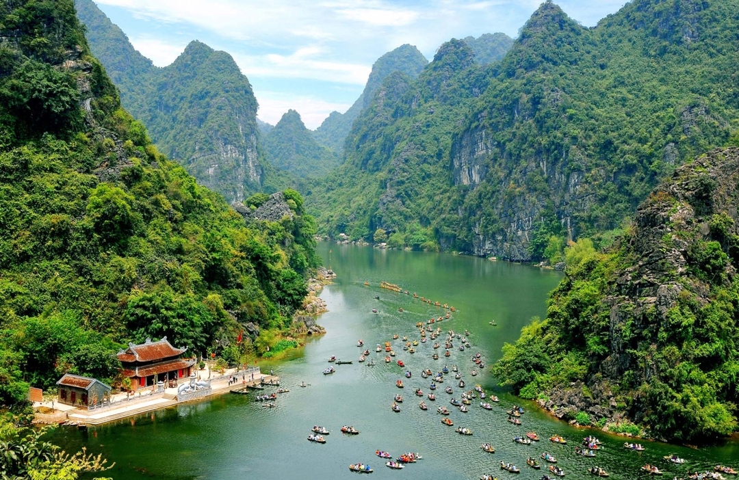 BAI DINH AND TRANG AN ECO JOINING TOUR WITH MUA CAVE 4