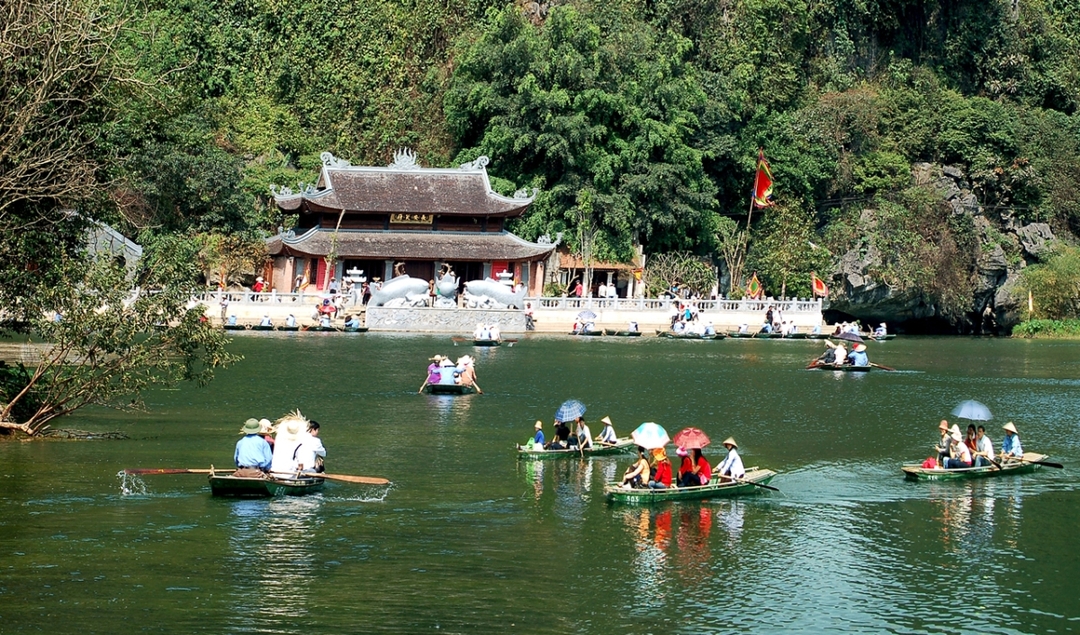 BAI DINH AND TRANG AN ECO JOINING TOUR WITH MUA CAVE 5