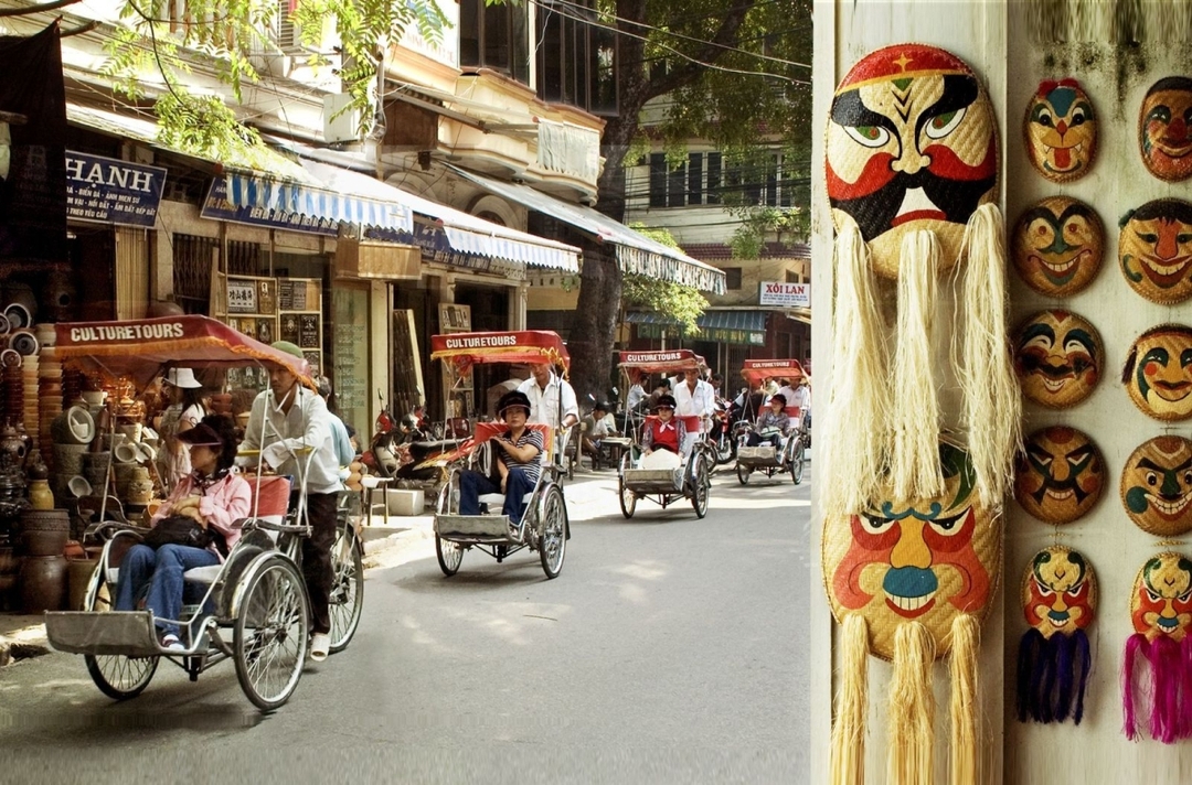 HANOI EVENING TOUR WITH CYCLO & WATER PUPPET SHOW 4