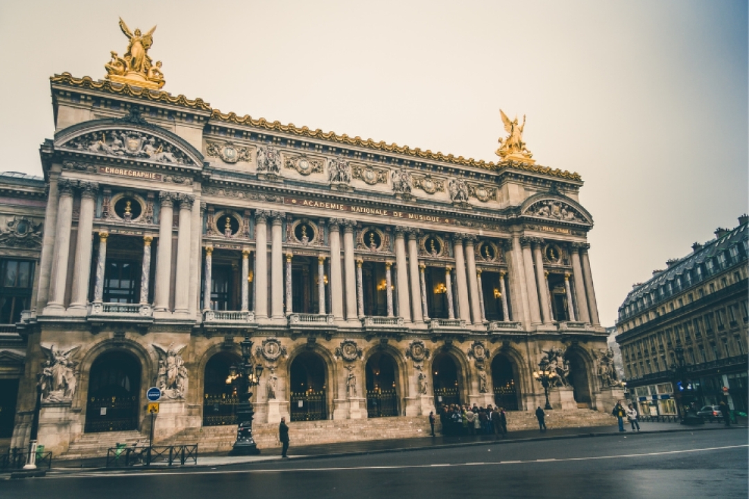 Emily in Paris Walking Tour with an APP 2