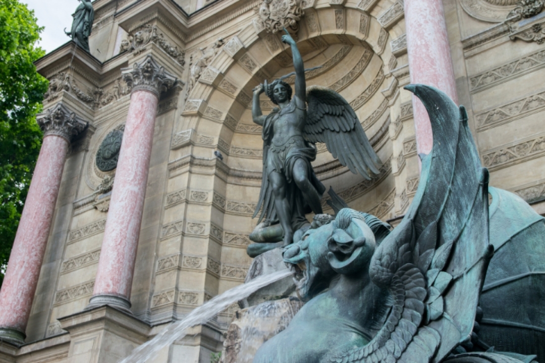 Emily in Paris Walking Tour with an APP 9