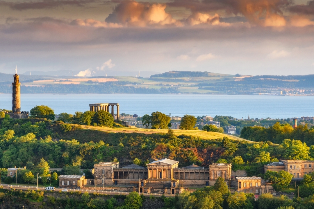 Edinburgh Old Town Walking Tour with a Handy App 1