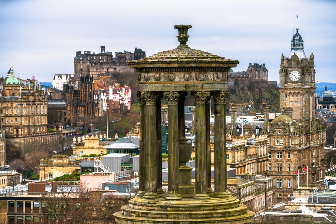 Edinburgh Old Town Walking Tour with a Handy App 4