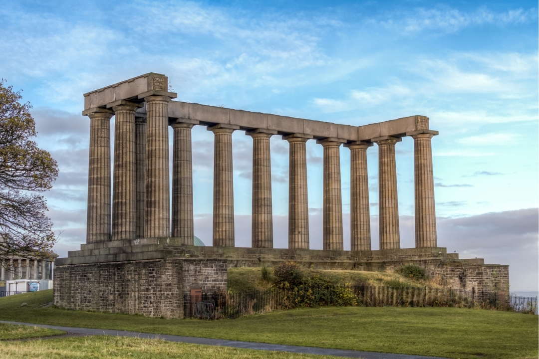 Edinburgh Old Town Walking Tour with a Handy App 5