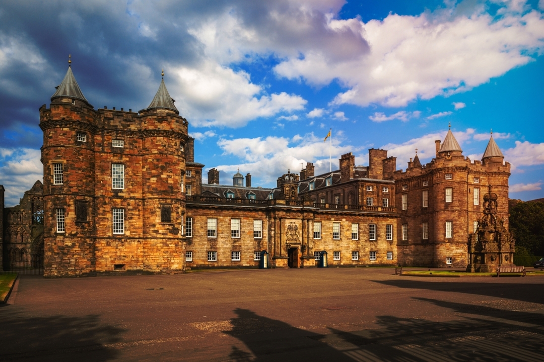 Edinburgh Old Town Walking Tour with a Handy App 6