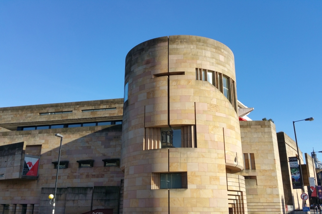 Edinburgh Old Town Walking Tour with a Handy App 10
