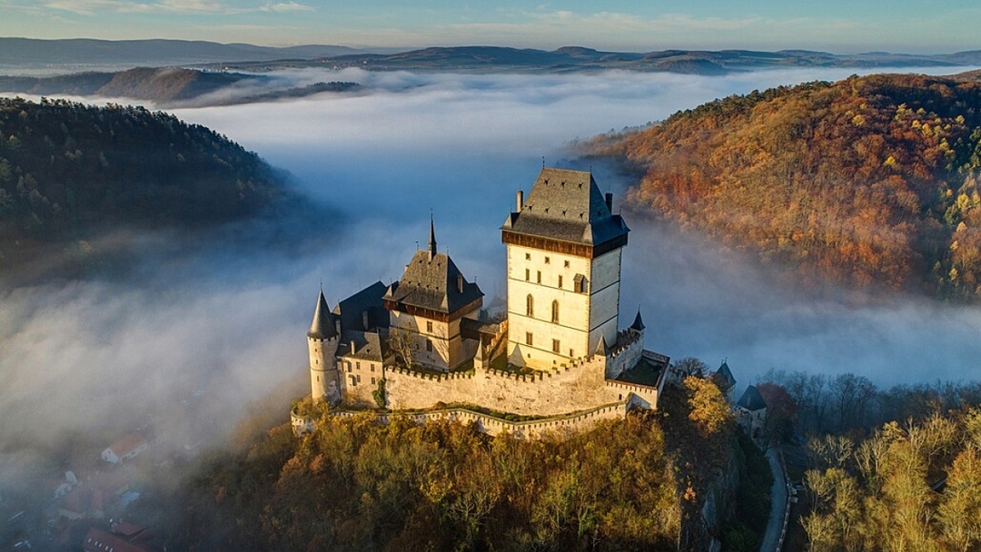 Karlstejn castle and Caves - Small group & All inclusive tour 2