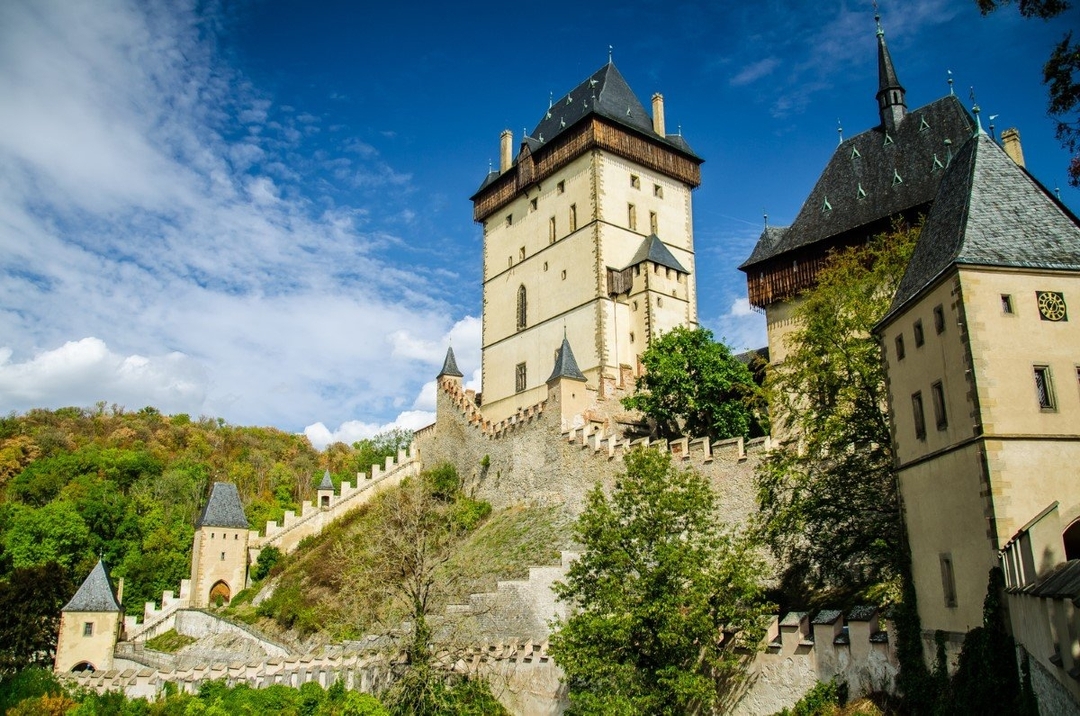 Karlstejn castle and Caves - Small group & All inclusive tour 8