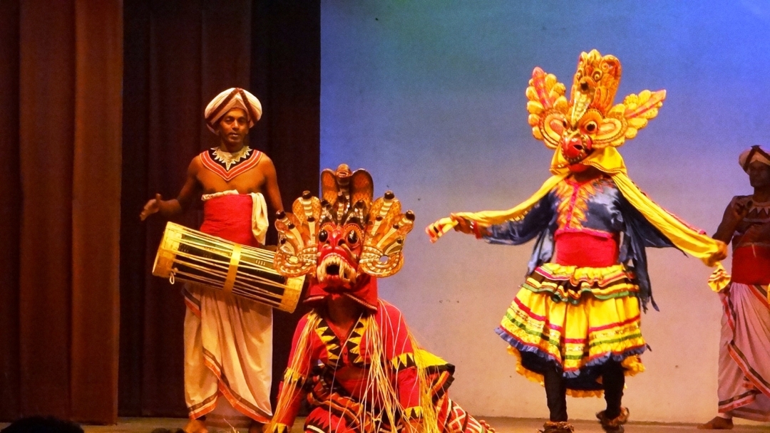 LUXURY DAY TOUR TO  KANDY 10