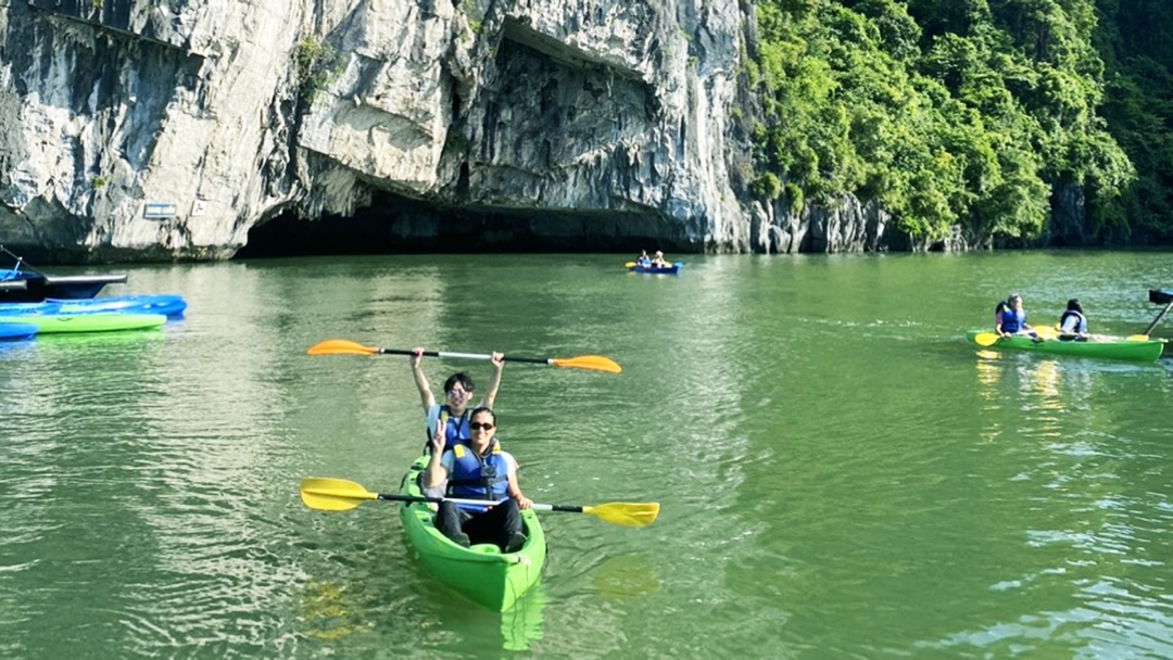 From Hanoi: Halong Bay Luxury Full-Day Trip by Boat 5