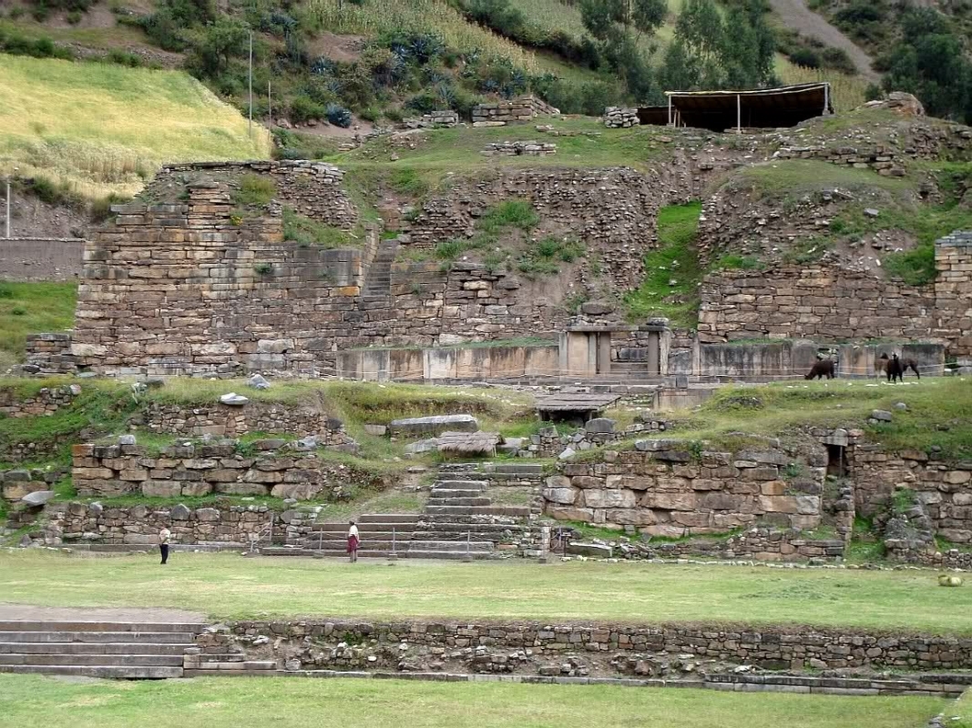 Chavin Ruins - the Pre-Incas archeaological center 8