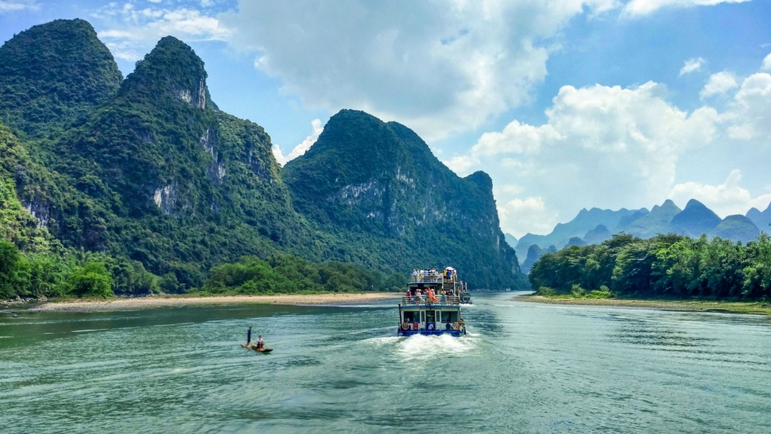 Colorful China from Great Wall to Water Towns - Customizable 4