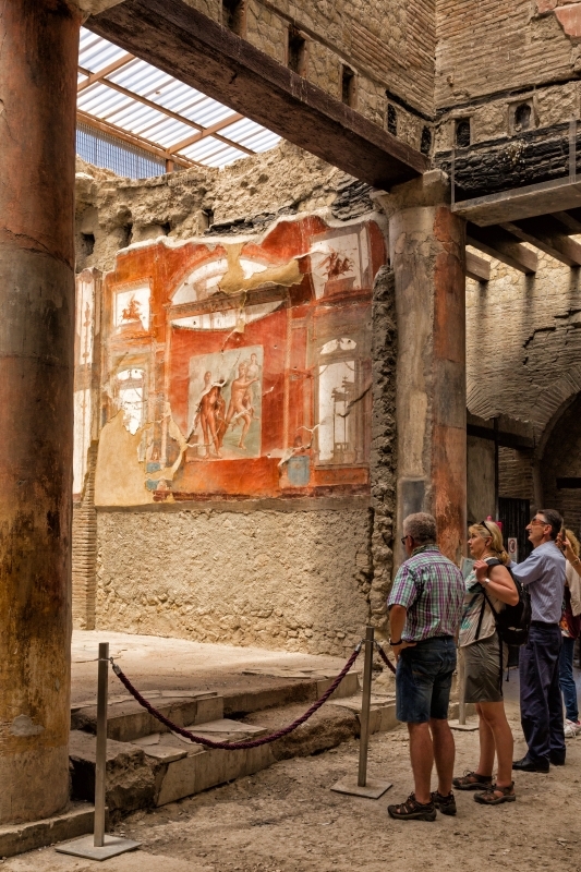 Guide walking tour in Herculaneum site - shared tour 2