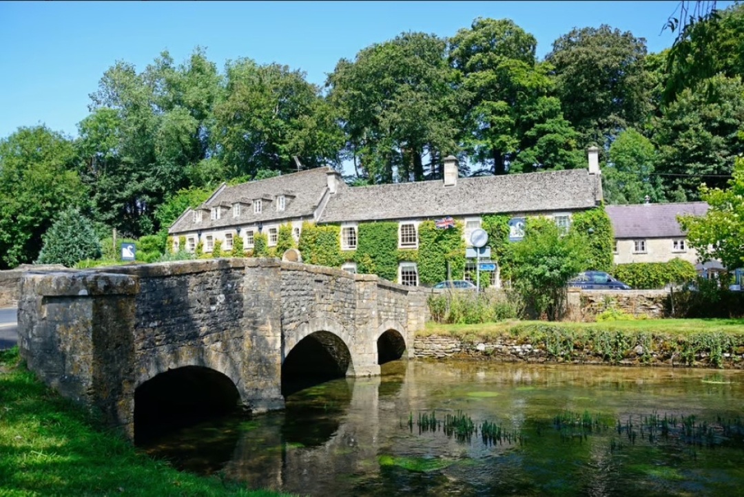 Full-Day Cotswolds Small-Group Tour from London 1