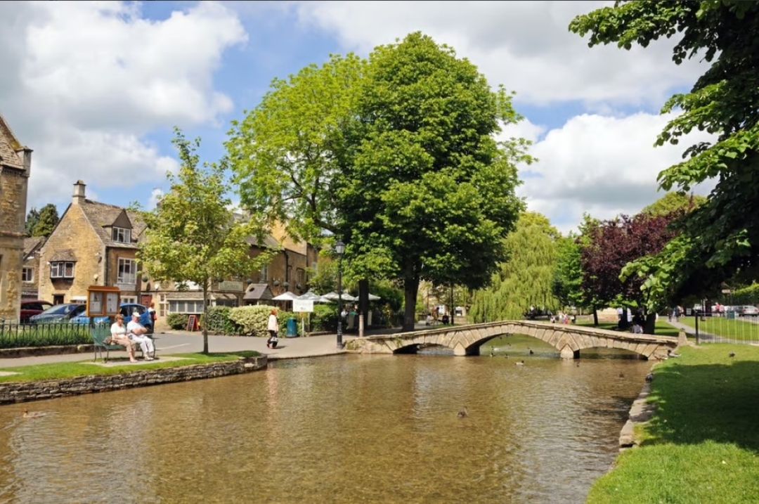 Full-Day Cotswolds Small-Group Tour from London 4