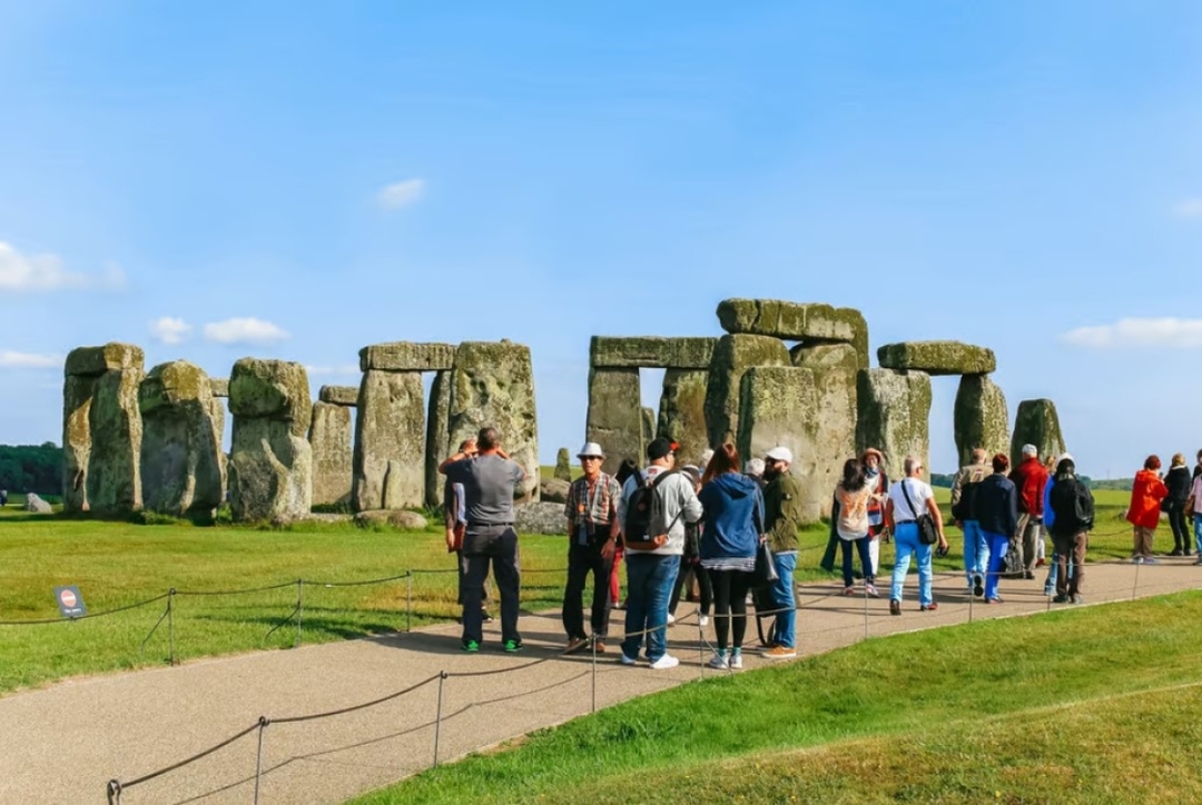 From London: Day Trip to Windsor, Stonehenge and the Roman Baths 1