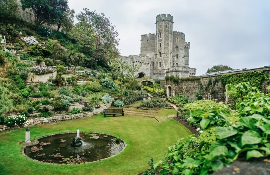 From London: Day Trip to Windsor, Stonehenge and the Roman Baths 3