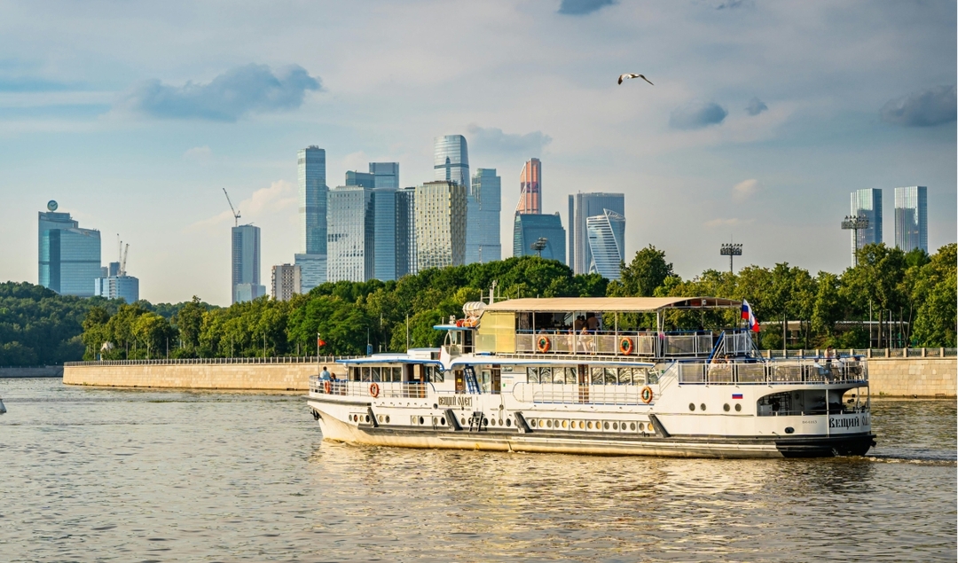 Summer Moskva River Cruise 7