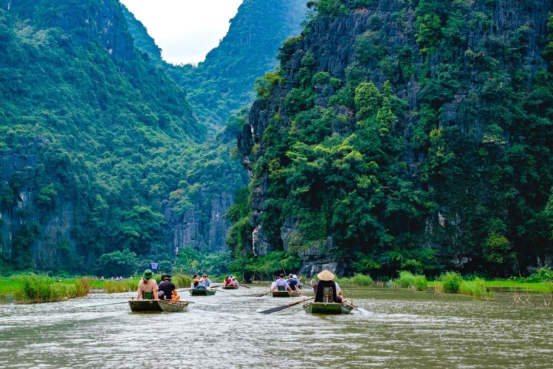 Hoa Lu - Tam Coc - Mua Cave 1 day tour from Hanoi 3