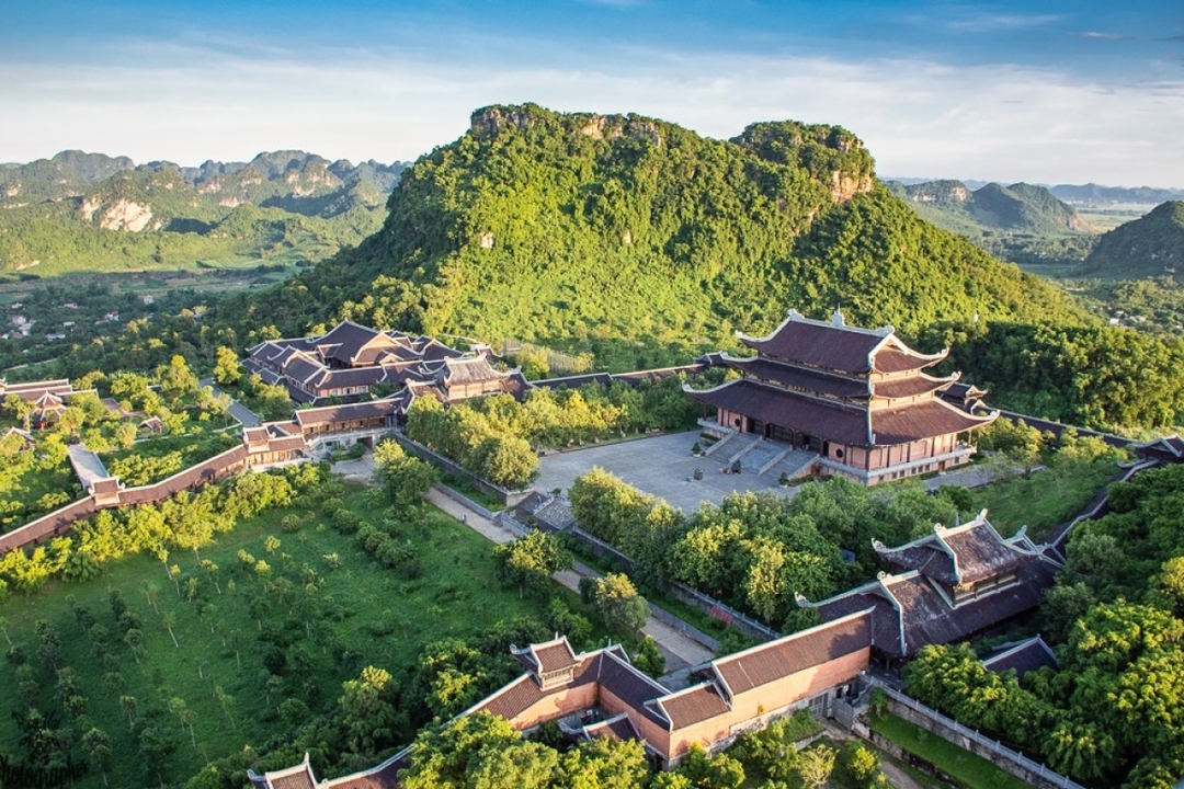 Bai Dinh - Trang An - Mua Cave 1 day tour from Hanoi 3