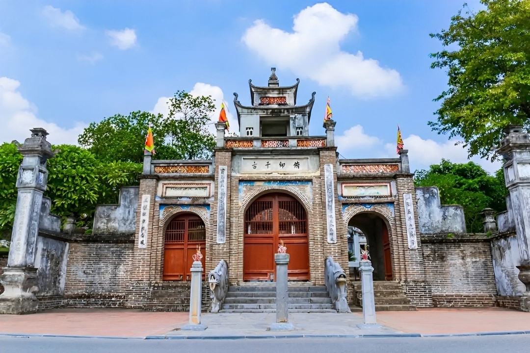 Exploring Jeep/Vespa/Motorbike/Bicycle Tour Through the Red River Delta - Hanoi 5