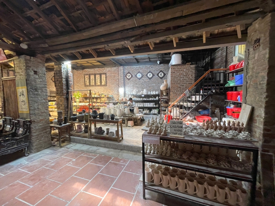 Hanoi Jeep/Vespa/Motorbike/Bicycle Tour Half-Day Explore Bat Trang Pottery Village 6