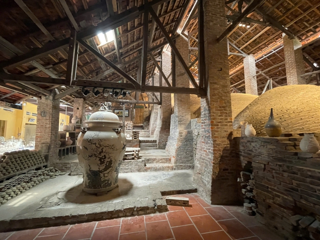 Hanoi Jeep/Vespa/Motorbike/Bicycle Tour Half-Day Explore Bat Trang Pottery Village 7