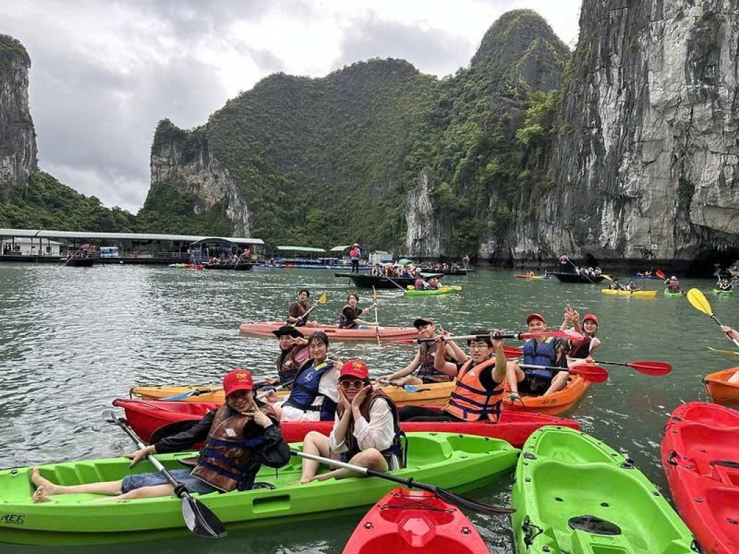 La Casta Daily Cruise – 7.5-Hour Halong Bay Discovery from Tuan Chau by Sanna Tour 2