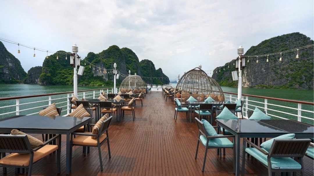 Paradise Delight Cruise – 7-Hour Halong Bay Experience with Lunch & Live Music By Sanna Tour 1