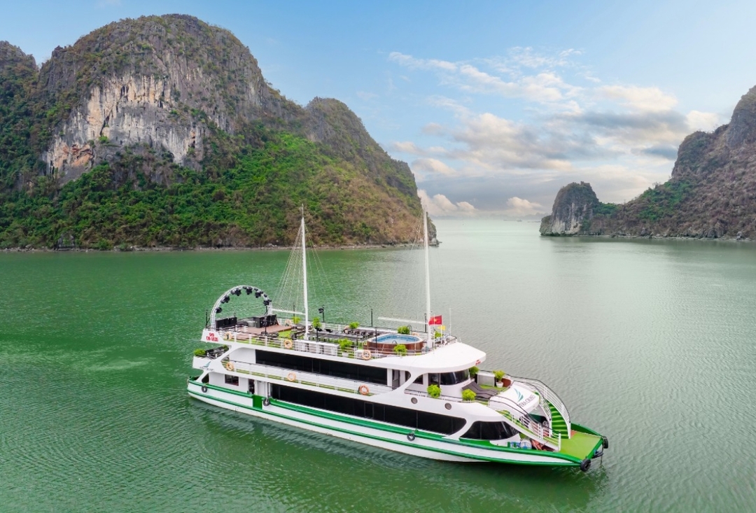 Vera Cruise – 1-Day Halong Bay Journey with Cave, Kayak & Sunset Party By Sanna Tour 2