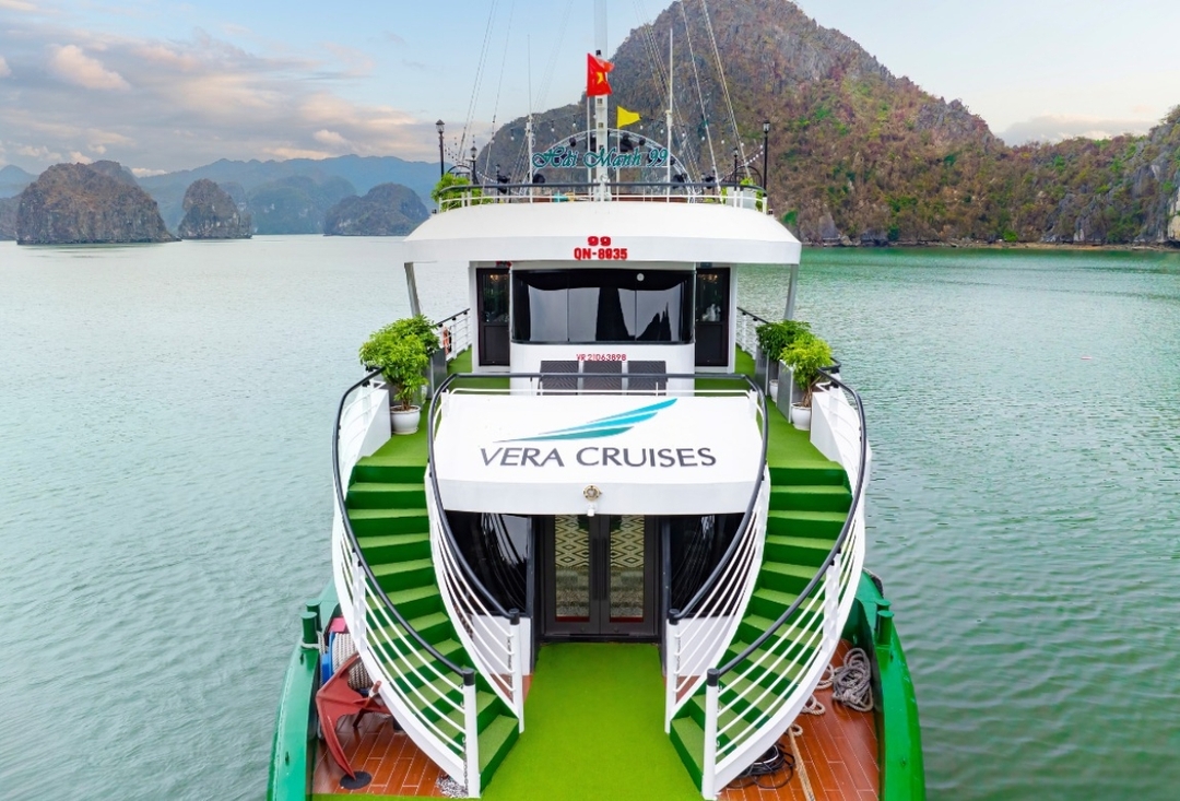 Vera Cruise – 1-Day Halong Bay Journey with Cave, Kayak & Sunset Party By Sanna Tour 3