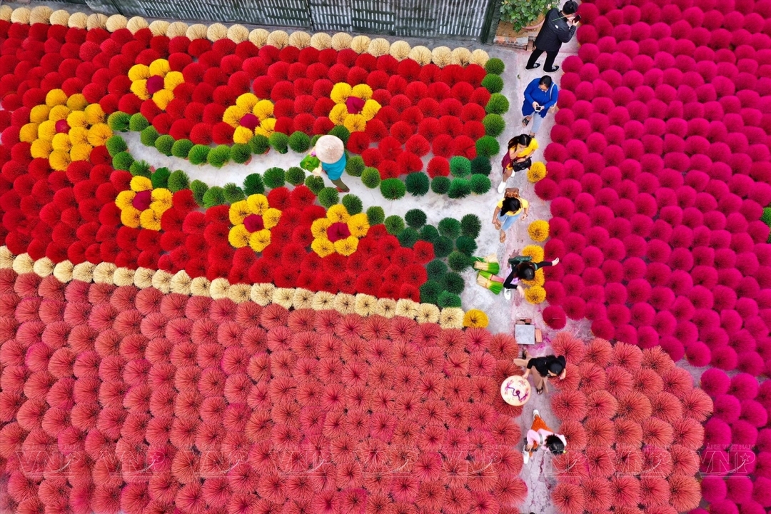 Quang Phu Cau Incense Village, Hat Making & Lacquer Art Handicraft Tour By Sannatour 3