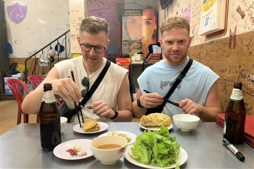 HUE NIGHT FOOD TOUR BY SANNA TOUR 6