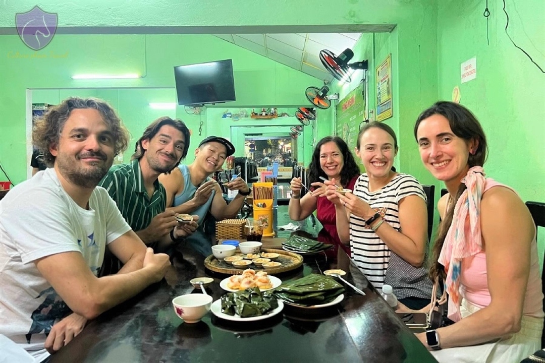 HUE NIGHT FOOD TOUR BY SANNA TOUR 7